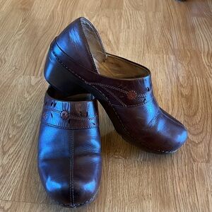 Dansko Women’s Retro Brown Leather Upper Embossed Flower Slip-On Clogs Size 39